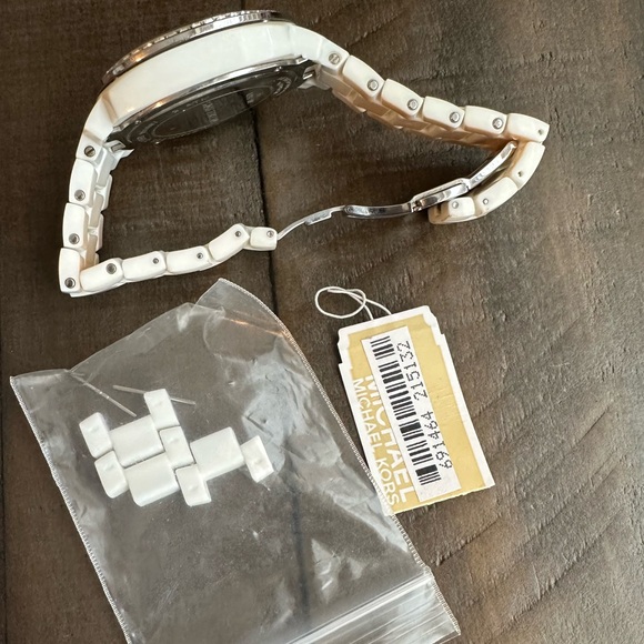 Michael Kors Chronograph Runway Watch | MK-5079 - Picture 2 of 5